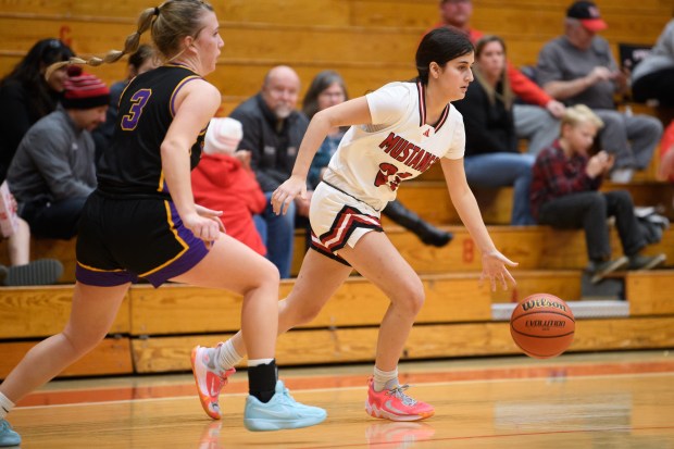 Munster's Lia Sotiropoulos takes the ball past Hobart's Ladan Weinman during their Northwest Crossroads Conference game on Tuesday, Nov. 26, 2024. (Kyle Telechan/for the Post-Tribune)