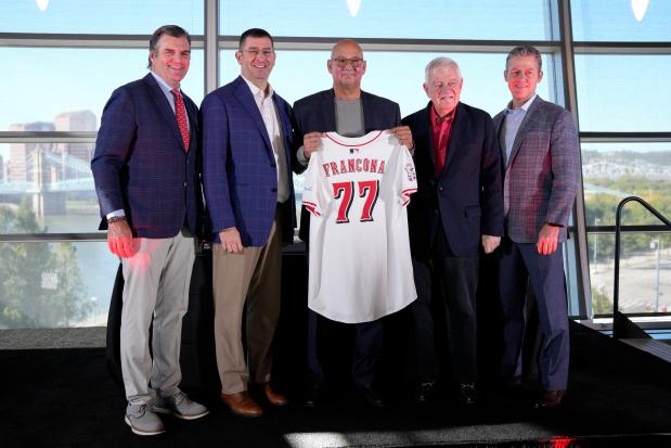 Reds new manager Terry Francona holds his jersey as, from left, COO Phil Castellini, President of Baseball Operations Nick Krall, owner Bob Castellini and General Manager Brad Meador pose for a photo on Oct. 7, 2024. (AP Photo/Jeff Dean)