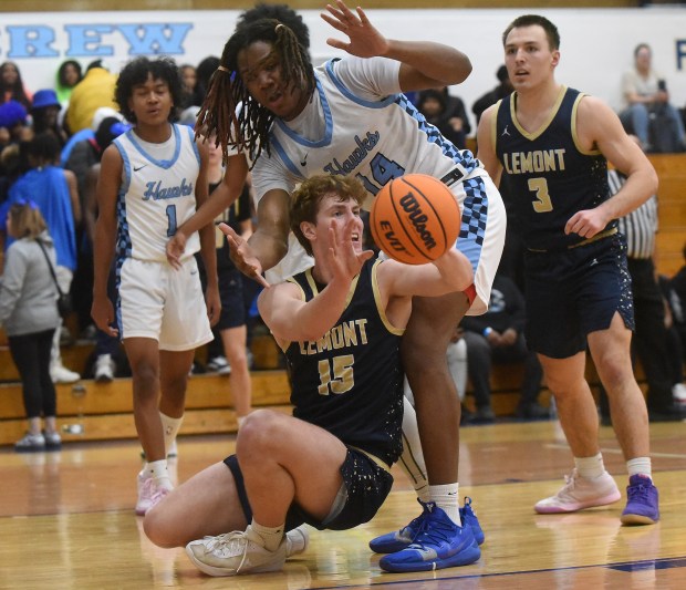 Lemont's Shea Glotzbach (15) comes up with the loose ball against Hillcrest's Maximilian Carmicle (140 during a South Suburban Conference game Friday, Feb. 14, 2025 in Country Club Hills, IL. (Steve Johnston/for the Daily Southtown)