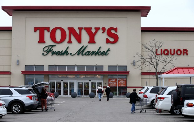 Tony's Fresh Market in Berwyn on April 20, 2022. (Antonio Perez/Chicago Tribune)