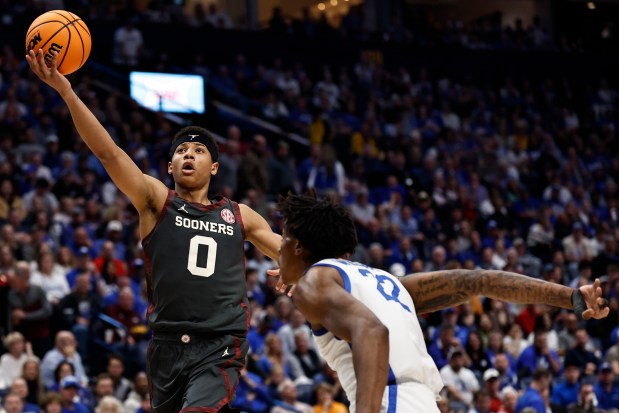 Oklahoma guard Jeremiah Fears shoots against Kentucky's Amari Williams during the first half on March 13, 2025, in Nashville, Tenn. (AP Photo/Wade Payne)