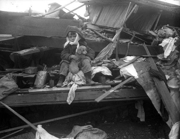 A young child and a dog sit in the rubble after the Tri-State Tornado ripped through Murphysboro, Illinois and the surrounding area on March 18, 1925. The tornado left 695 people dead and more than 2,000 injured. (Chicago Herald and Examiner) 