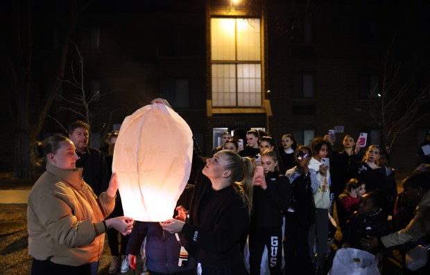 The Gus Giordano Dance School community prepares to release a lantern into the sky during a vigil to remember Jayden Perkins on the one-year anniversary of 11-year-old's murder in Chicago's Edgewater neighborhood on March 13, 2025. (Chris Sweda/Chicago Tribune)