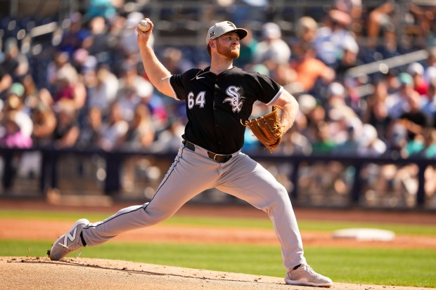 Chicago White Sox starting pitcher Shane Smith throws against the Seattle Mariners during the first inning of a spring training baseball game Saturday, March 1, 2025, in Peoria, Ariz. (AP Photo/Lindsey Wasson)