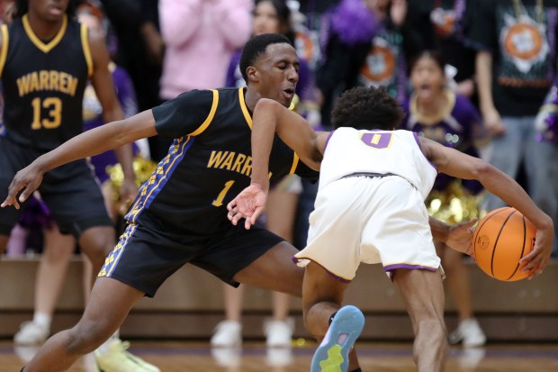 Warren's Jaxson Davis tries to knock the ball away