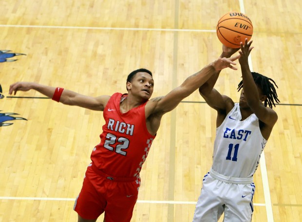 Rich Township's Kavon Ammons, left, tries to block Lincoln-Way East's Jaymon Hornsby shot during the Class 4A Lincoln-Way East Regional final boys basketball game in Frankfort on Friday Feb. 28, 2025. (James C. Svehla / for the Daily Southtown)