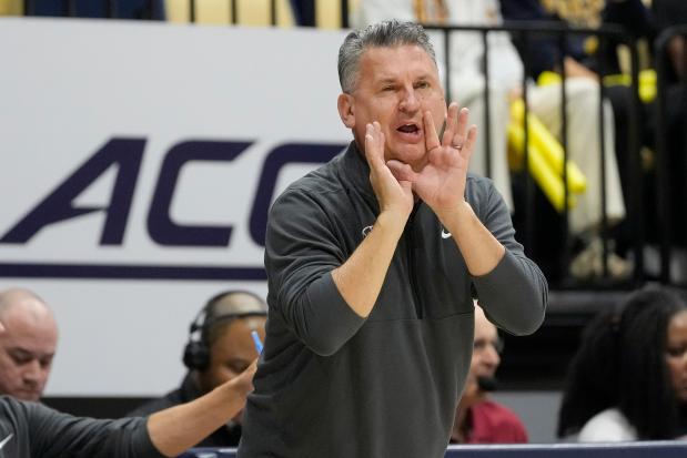 Stanford men's coach Kyle Smith shouts instructions at his players during a game against California on Dec. 7, 2024, in Berkeley, Calif. (Jeff Chiu/AP)