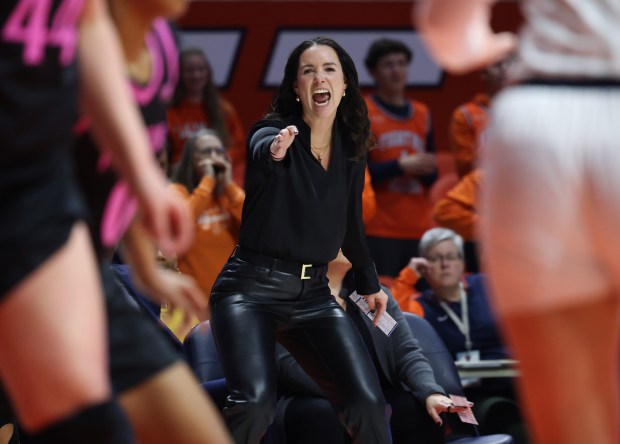 Illinois coach Shauna Green yells to players during a game against Penn State on Feb. 13, 2025, at the State Farm Center in Champaign. (John J. Kim/Chicago Tribune)