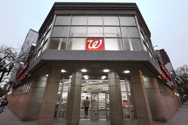 The Walgreens store at Dearborn and Division streets in Chicago on Nov. 28, 2024. (Terrence Antonio James/Chicago Tribune)