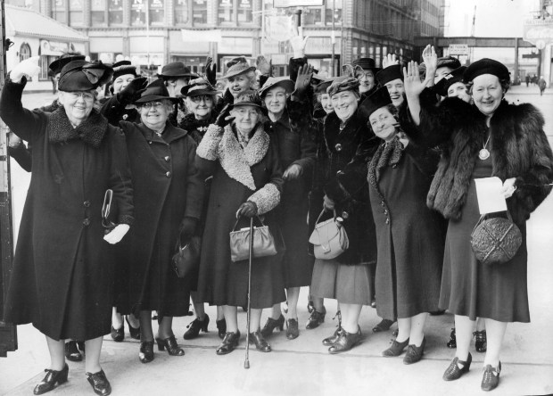 Members of the Chicago Woman's Club took a bus tour of the city on Nov. 20, 1939, with the chrysanthemum show at the Garfield Park Conservatory, the PWA projects in Lincoln Park, the exhibit of Italian art at the Art Institute and the Oriental Institute as high points on the itinerary. The club's forest and garden class and the art class jointly sponsored the tour. (Chicago Tribune historical photo) 