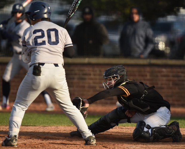 Richards' catcher Carson Maranda (8) receives the pitch during a South Suburban Conference game against Reavis Monday, April 21, 2025 in Burbank, IL. (Steve Johnston/for the Daily Southtown)