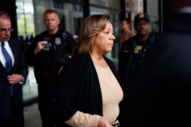 Former Chicago Public Schools CEO Barbara Byrd-Bennett leaves the Dirksen U.S. Courthouse on Oct. 13, 2015. (Michael Tercha/Chicago Tribune)