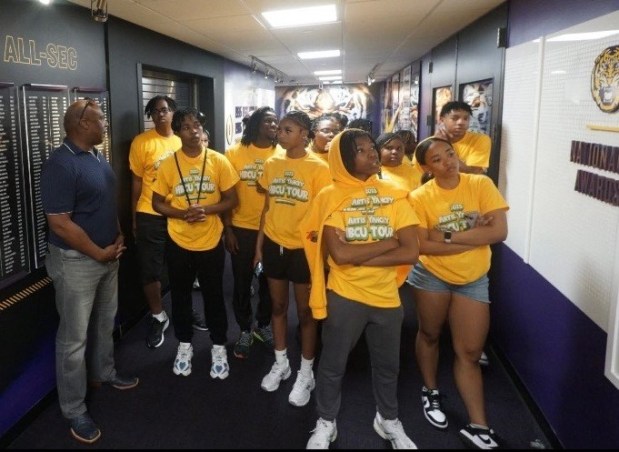 Students gather in a hallway on the tour. (Photo courtesy of Waukegan Township)