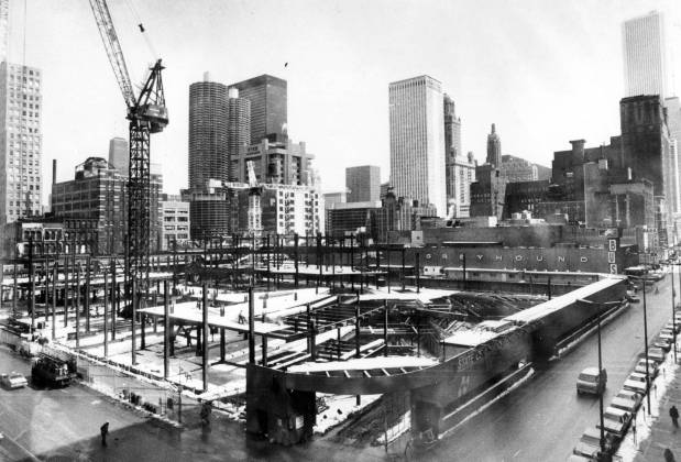 Construction of the State of Illinois Center at Randolph and LaSalle streets in 1982. (Walter Kale/Chicago Tribune)