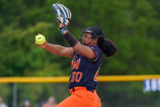 Oswego's Jaelynn Anthony (20) pitches against Metea Valley during a Class 4A Oswego East Regional semifinal game at Oswego High School on Tuesday, May 27, 2025. (Sean King / for The Beacon-News)