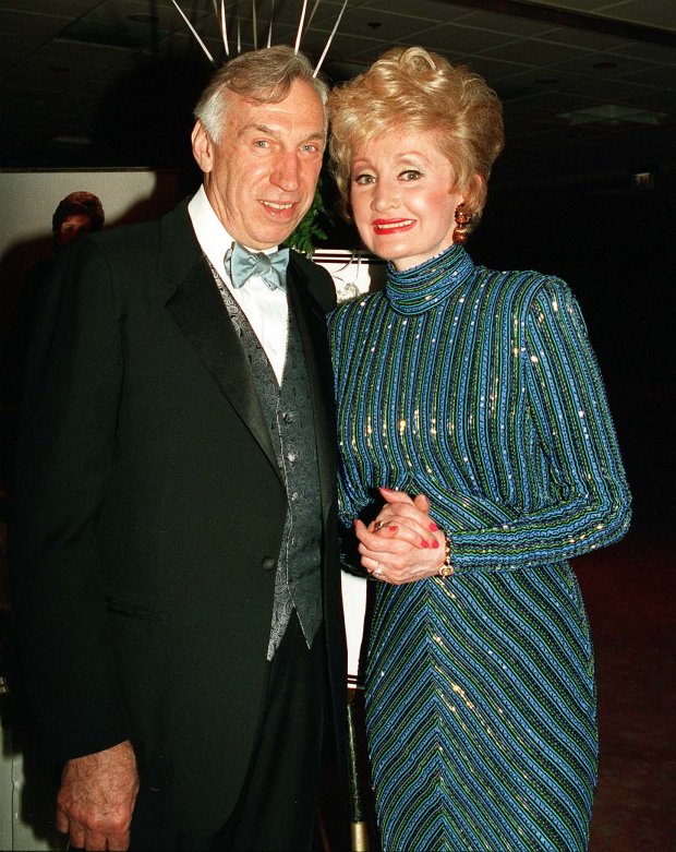 Lee Miglin, left, and Marilyn Miglin attend the Variety Club Celebrity Ball on April 23, 1993. (John Bartley/Chicago Tribune)