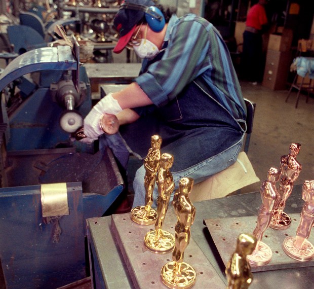 Alvaro Landa of R.S. Owens in Chicago works on an Oscar statuette the company was making in March 2000, to replace 55 that were stolen. (Milbert O. Brown/Chicago Tribune)