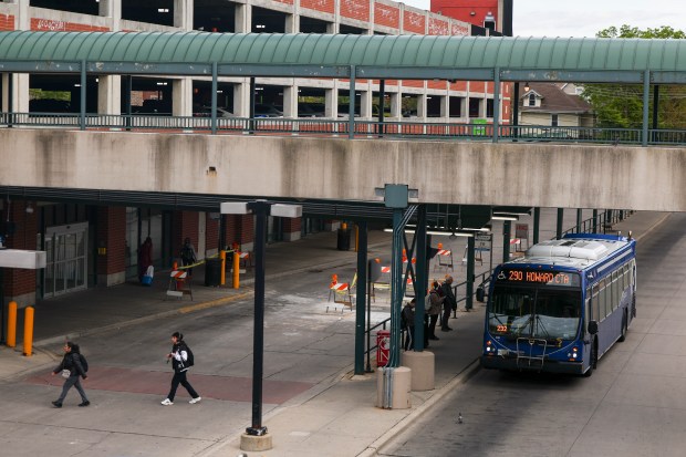 Riders get off a Pace bus outside of the Howard CTA station in Rogers Park on May 22, 2025. (Eileen T. Meslar/Chicago Tribune)