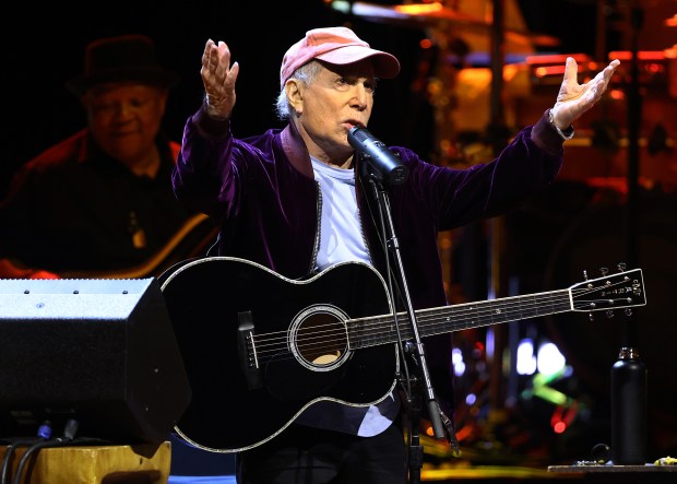 Paul Simon performs at the Symphony Center in Chicago on May 21, 2025. (Chris Sweda/Chicago Tribune)