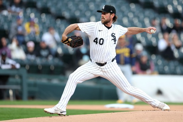 Chicago White Sox starting pitcher Tyler Gilbert (40) delivers to the Milwaukee Brewers in the first inning of a game at Rate Field in Chicago on April 29, 2025. (Chris Sweda/Chicago Tribune)