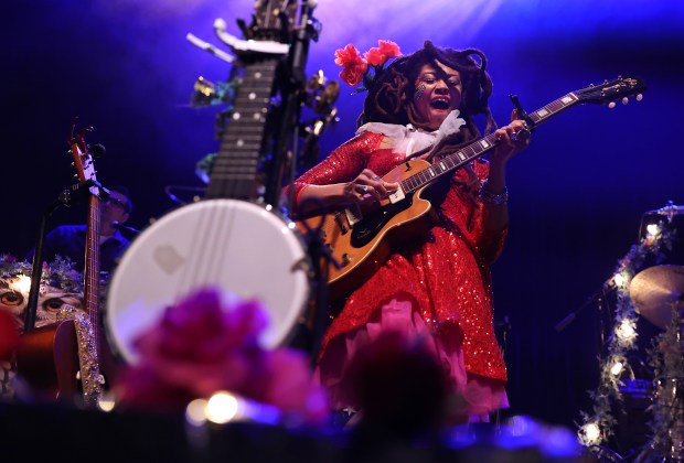 Valerie June performs at Park West in Chicago on May 28, 2025. (Chris Sweda/Chicago Tribune)