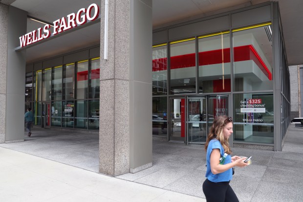 Wells Fargo has opened a branch at 125 S. Wacker Dr. in Chicago's Loop. (Terrence Antonio James/Chicago Tribune)