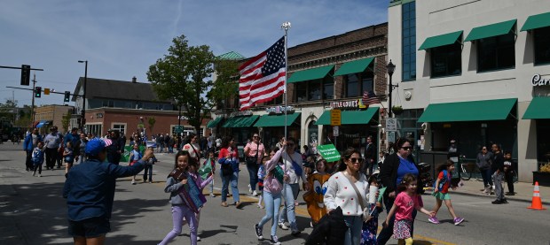 On the Shermer Road parade route on Memorial Day, May 26, 2025 in Northbrook. (Karie Angell Luc/Pioneer Press)