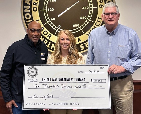 David Fagan, right, Financial Secretary of Local 150, presented the S10,000 check to the United Way, including Pete Smith, labor liaison, and Shannon Buck, regional account executive. (Photo courtesy of Local 150)