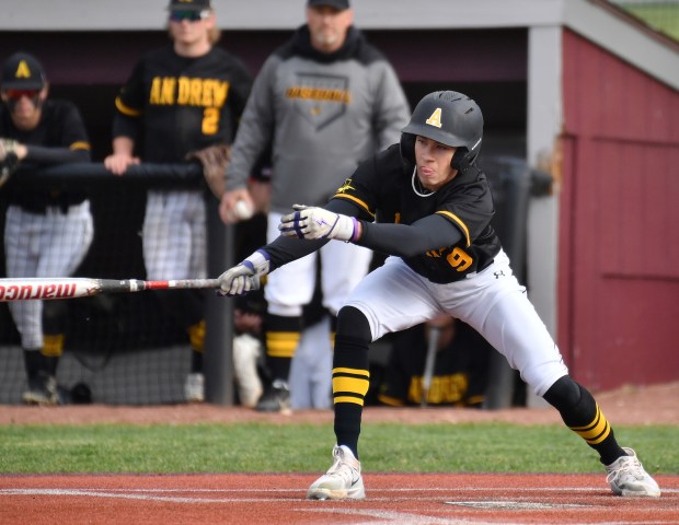 Andrew's Austin Cusack slaps a bases loaded 2 RBI single during a game against Lockport on Thursday, May 22, 2025 in Lockport.(Jon Cunningham for the Daily Southtown)