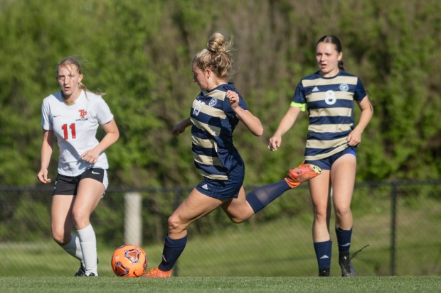 Lemont's Madison Hruby (15) shoots the ball against Tinley Park during a South Suburban Conference game in Lemont on Thursday, May 8, 2025. (Troy Stolt for the Daily Southtown)