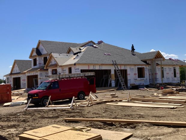 Workers on Flaherty Builders' Misty Creek townhome project in Frankfort May 16, 2025. (Mike Nolan/Daily Southtown)