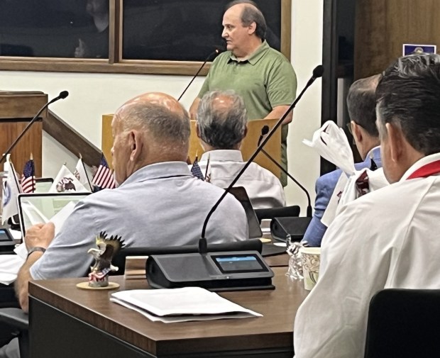 Ray Stanford speaks against a proposed solar energy facility in New Lenox Township during the Will County Board meeting May 15, 2025. (Michelle Mullins/for the Daily Southtown)