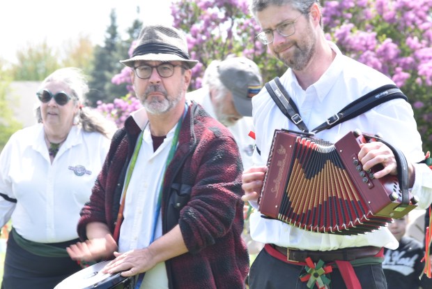 Pullman Morris and Sword dancers and musicians perform May 3, 2025, at the Stellwagen Farm. (Jesse Wright/for the Daily Southtown)