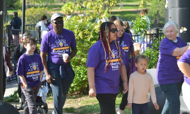 There were 300 people signed up to walk the Mother's Day Walk Saturday at Lake Katherine in Palos Heights May 10, 2025. (Jeff Vorva/for the Daily Southtown)