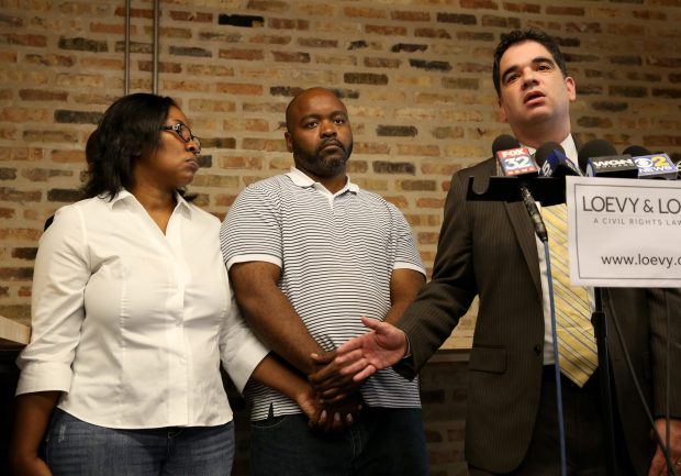 Ben Baker, center, and his partner Clarissa Glenn, left, stand with attorney Joshua Tepfer of Loevy & Loevy in Chicago on Sept. 15, 2016, to announce a federal lawsuit against Chicago police officers. (Nancy Stone/ Chicago Tribune).