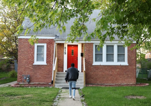 Rosetta Polk walks up to the childhood home of Pope Leo XIV on May 8, 2025, in Dolton. (John J. Kim/Chicago Tribune)