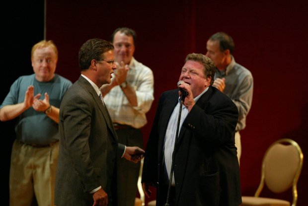 Joe Birkett with George Wendt with improv comedy team at Drury Lane Theatre in Oakbrook Terrace on Aug. 27, 2002. (Michael Walker/for the Chicago Tribune)