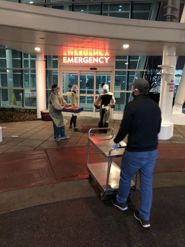 Ryan Reuland delivers box lunches to employees at Rush Copley Medical Center in Aurora in 2020 as part of Reuland Food Services' Feed the Front Line promotion during the COVID-19 pandemic. (Reuland Food Services)