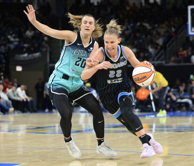 Liberty guard Sabrina Ionescu (20) defends Sky guard Courtney Vandersloot in the second quarter on May 22, 2025, at Wintrust Arena. (John J. Kim/Chicago Tribune)