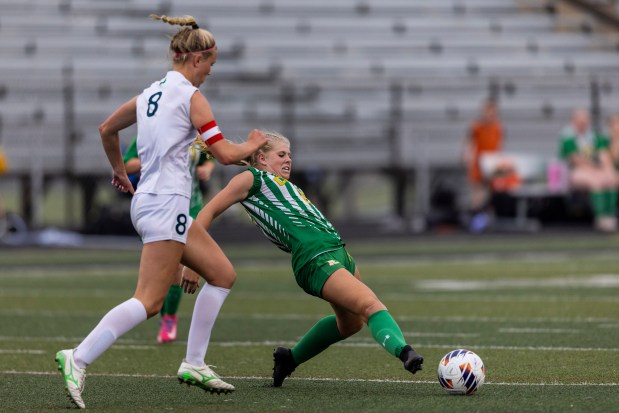 Providence's Alexa Thompson (25) stretches to pass the ball against Peoria Notre Dame during the Class 2A Washington Supersectional in Washington on Tuesday, June 3, 2025. (Vincent D. Johnson / for the Daily Southtown)