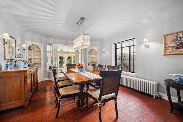 This four-bedroom home at 505 Jackson Ave. in Glencoe has a bedroom with a play space and a painted ceiling. (Brad Schade)