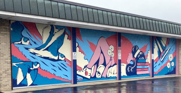 A mural now adorns the west wall of the Waukegan Public Library. (Steve Sadin/For the Lake County News -Sun)